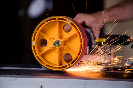 Lixando com esponja abrasiva - Lixa+Fácil