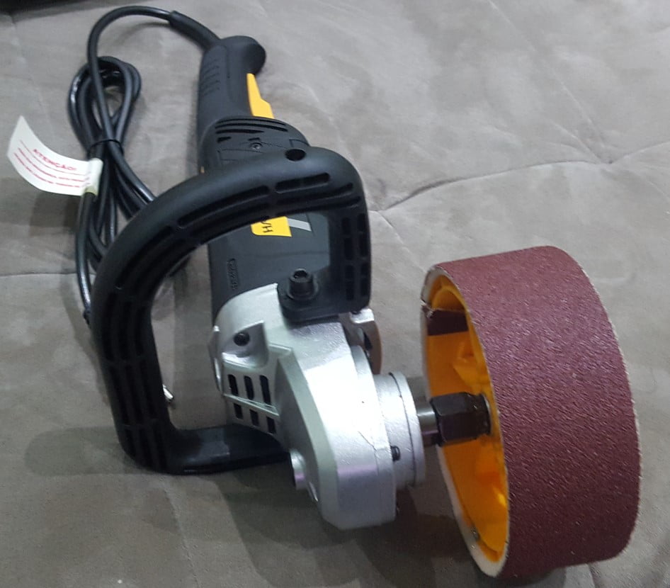 Lixadeira em politriz