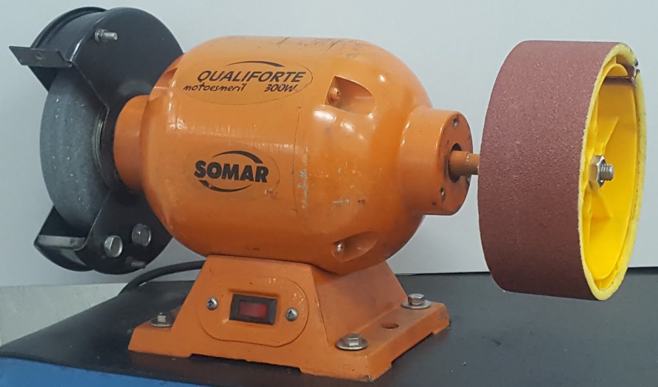 Lixadeira em esmeril